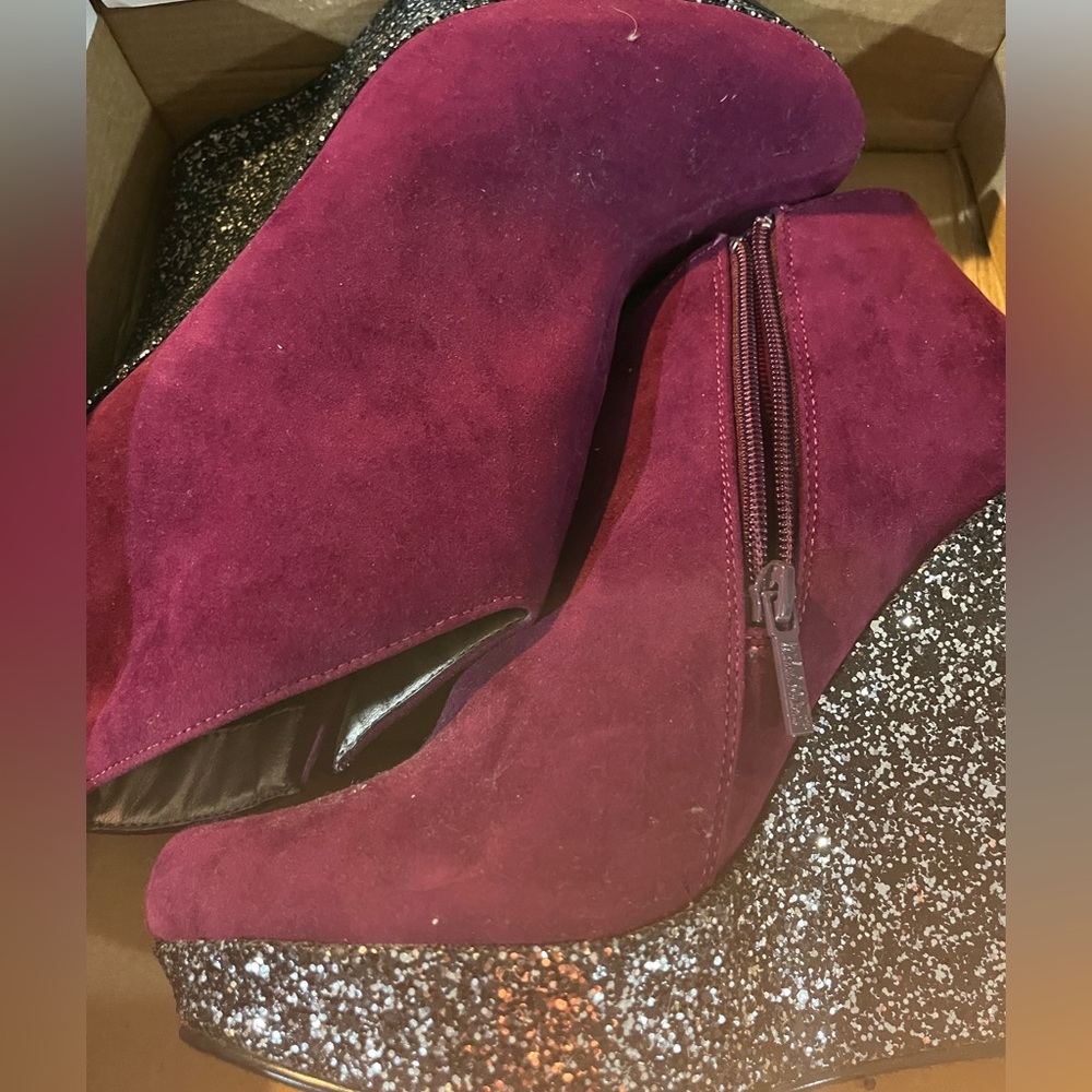 Wedge platform, suede boot